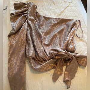 DO+BE gold metallic one shoulder top